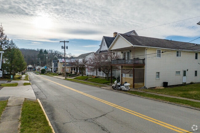 Large and small homes can be found throughout the Midway Neighborhood.