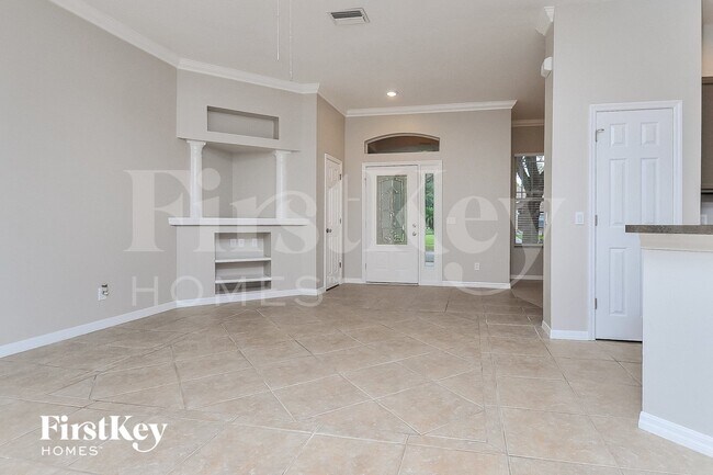 1102 Lumsden Trace Cir, Valrico, FL 33594 - photo 3