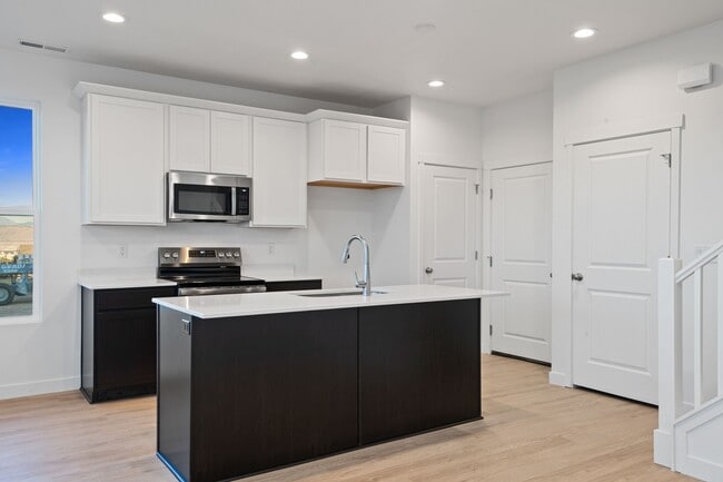 11321 S Offshore Way, South Jordan, UT 84009 - photo 5