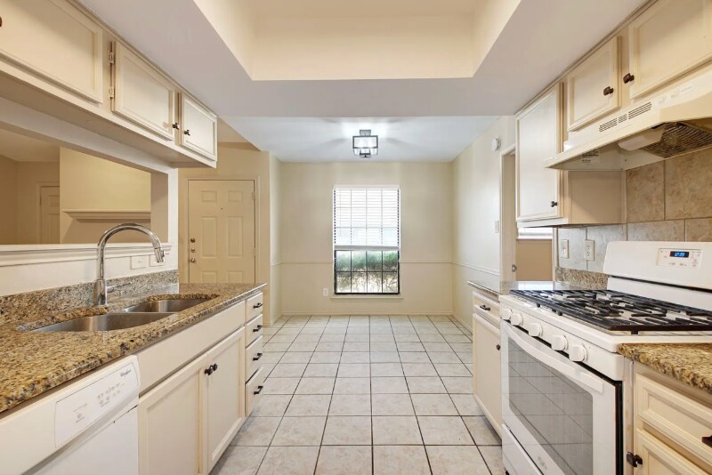 619 Luther Dr unit B1, Georgetown, TX 78628 - photo 1