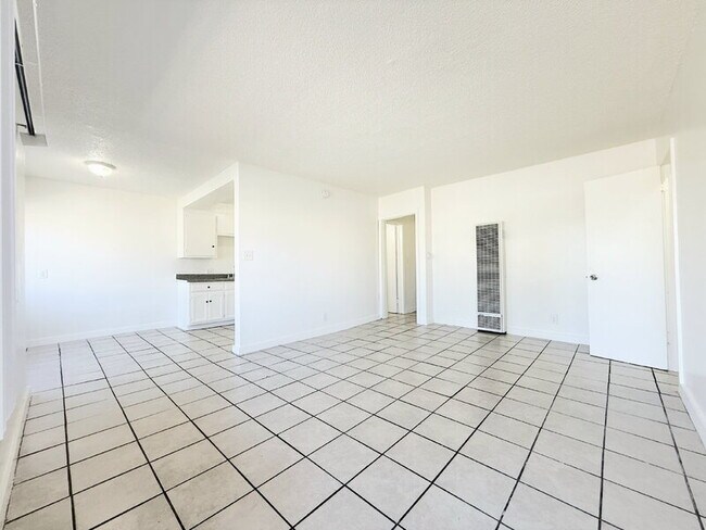 1017 W 95th St unit 3, Los Angeles, CA 90044 - photo 2