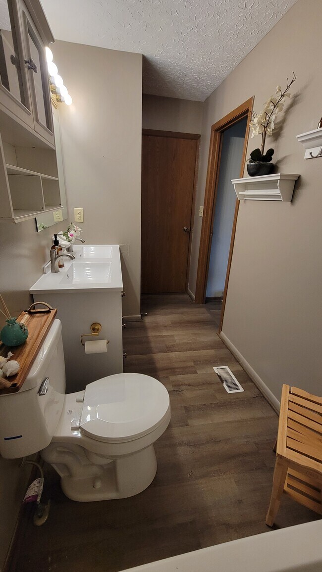 2432 Sawbury Blvd, Columbus, OH 43235 - photo 5