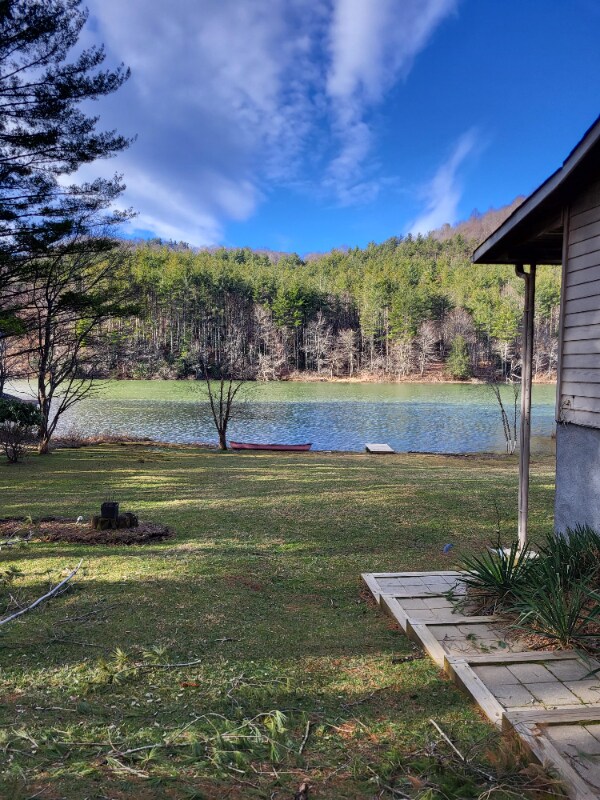 1615 Lakeside Dr Unit 4, West Jefferson, NC 28694