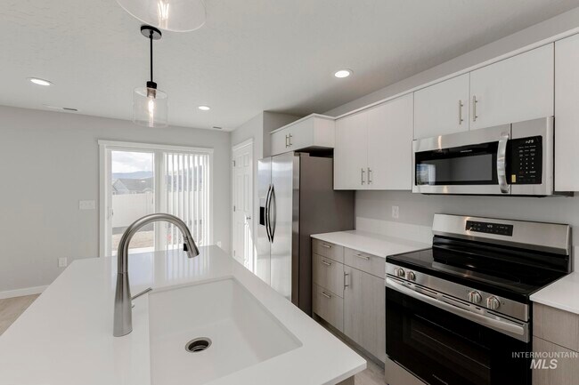 119 Caribou St, Horseshoe Bend, ID 83629 - photo 5