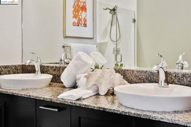 1001 46th St unit Cavernous 2bdrm, Emeryville, CA 94608 - photo 3