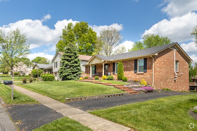 Streets in Plantation are lined with ranch and split-level homes, built in the late 1900's.