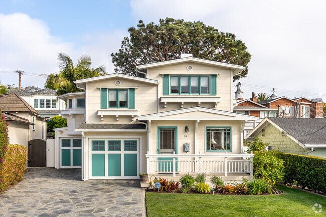 From historic beach bungalows to architect-designed Craftsman's, The Village showcases a unique tapestry of styles that reflect Laguna’s creative soul and its love for coastal California living.