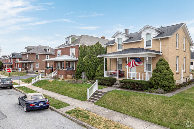 Foursquare homes are not hard to find in many parts of Hershey.