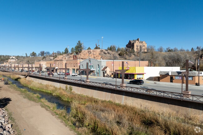 River Street is the heart of shopping and entertainment in Hot Springs.