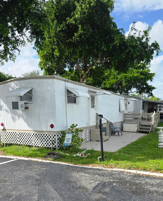 5 Rennie St, West Palm Beach, FL 33405