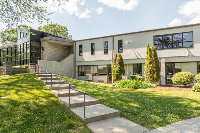 The Williams School works in tandem with the Connecticut College.