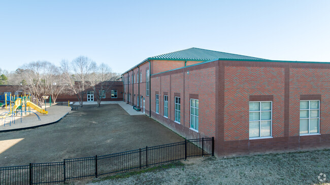 The student teacher ratio at Locust Elementary School is 18:1.