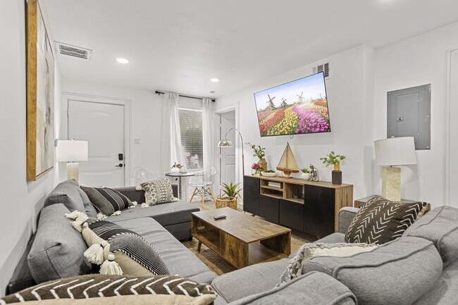 2620 Arbor St unit FL2-ID1257724P, Houston, TX 77004 - photo 2