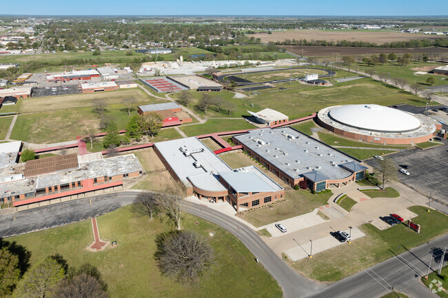 Sikeston Senior High School aligns with Missouri state standards.