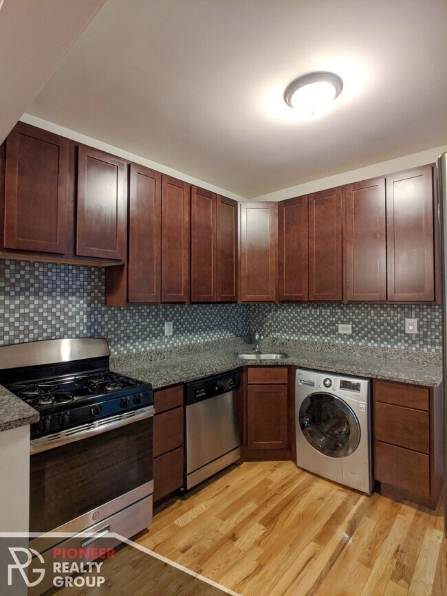 3523 N Racine Ave Unit 1, Chicago, IL 60657