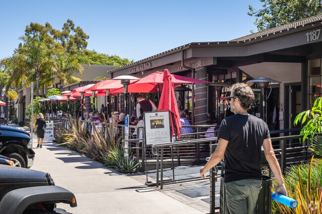 Coast Village Road is an opportune commercial stretch that combines the Southern California beach vibe with upscale refinement.