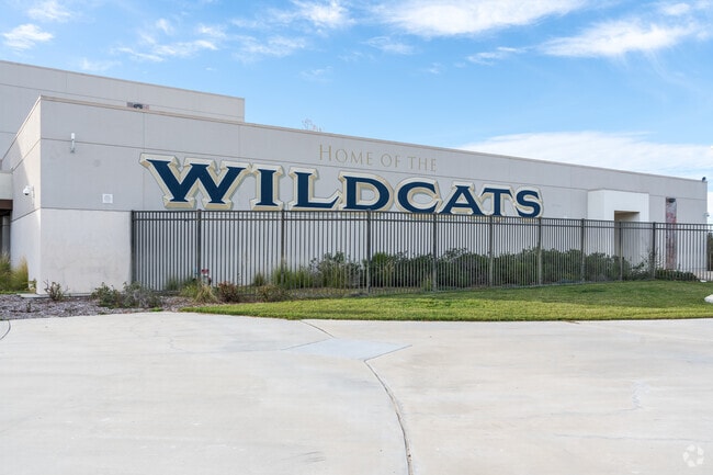 West Ranch High School has a 25:1 student-teacher ratio.