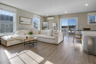 7-29 Camden St, Scarborough, ME 04074