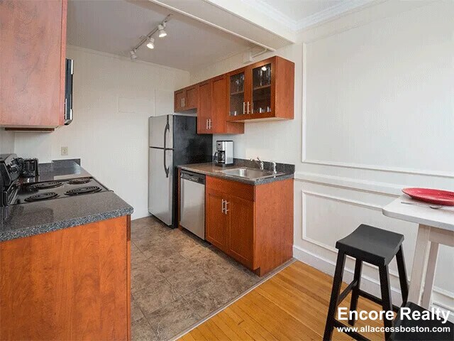 1284 Beacon St unit 110, Brookline, MA 02446 - photo 4