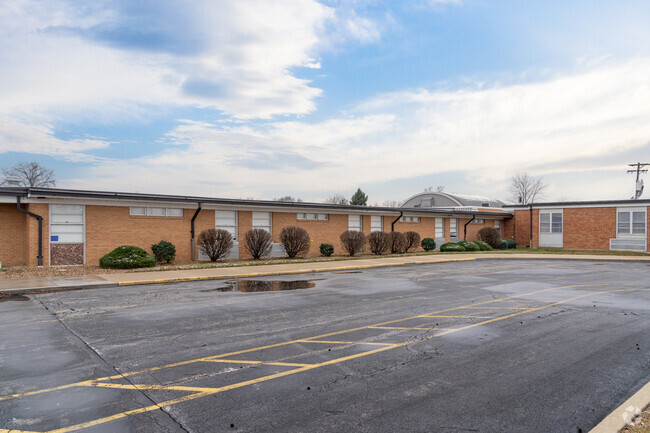 Lewis and Clark Elementary School has a below average 12:1 student to teacher ratio.