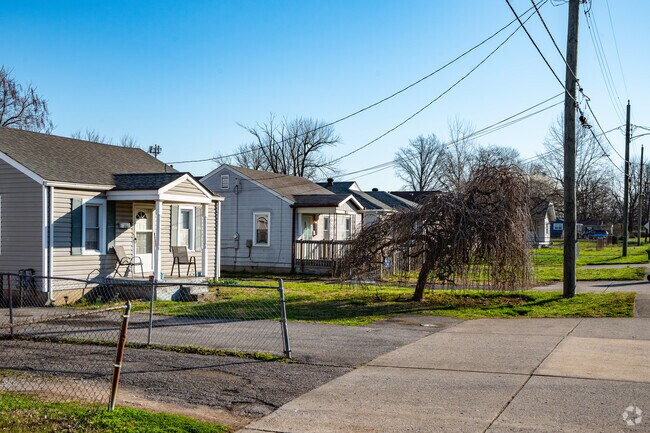 West Buechel homes tend to be situated close to one another.