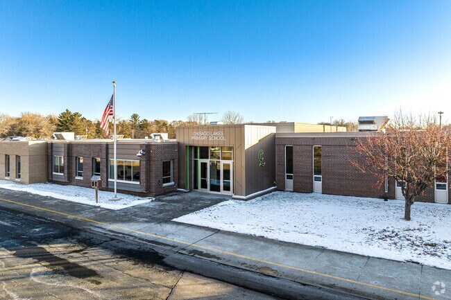 Chisago Lakes Primary School has a student-to-teacher ratio of 13:1.