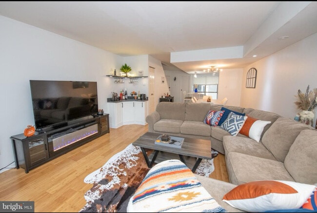 305 Shawmont Ave unit E, Philadelphia, PA 19128 - photo 6