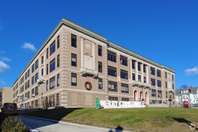 Webster Extension in Everett has 171 students total.