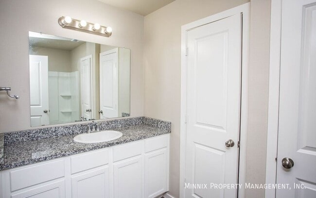 2117 N Jayton Ave unit B, Lubbock, TX 79403 - photo 4