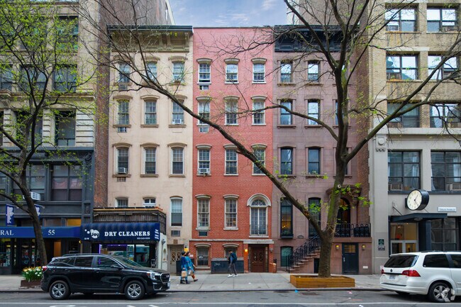 Greek Revival townhomes in the Flatiron District are a common design for neighborhood apartments.
