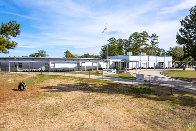 Bellingrath Hills Elementary School has a student-teacher ratio of 16 to 1.