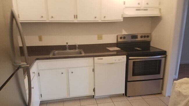 Trowbridge House Apartments, Naugatuck, CT 06770 - photo 4