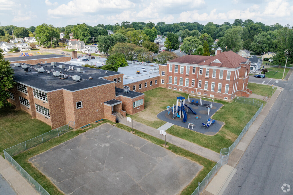 The student population of Tekoppel Elementary School is 439 and the school serves K-5.