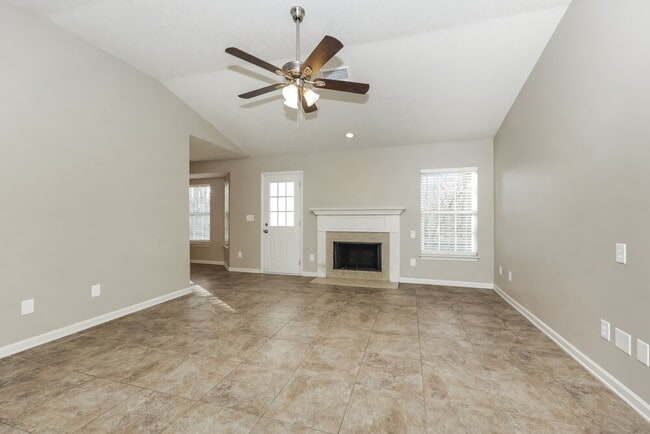 1389 E Nir Shreibman Blvd, La Vergne, TN 37086 - photo 4