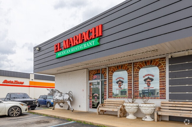 El Mariachi Mexican Restaurant has mariachis on some nights in Hazel Green.