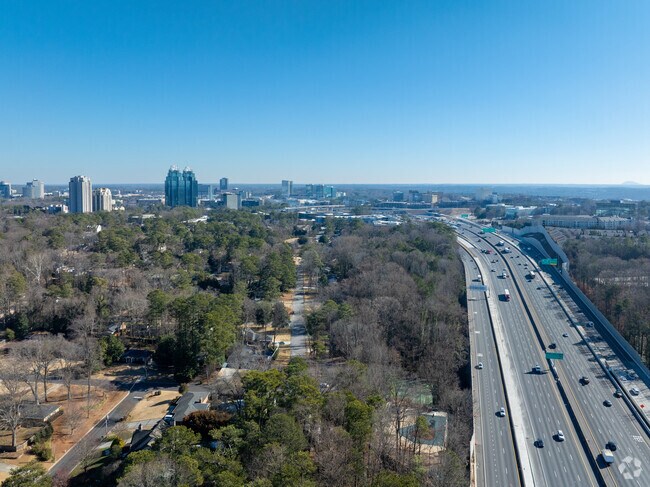 Glenridge Hammond sits conveniently next to 285, the beltway that gracefully wraps around the vibrant city of Atlanta.