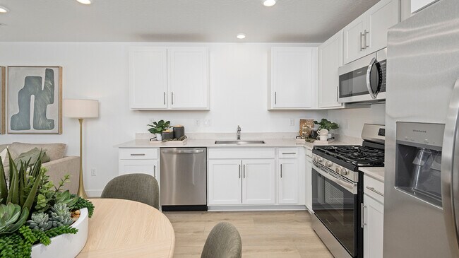 675 W Empress St, Santaquin, UT 84655 - photo 4