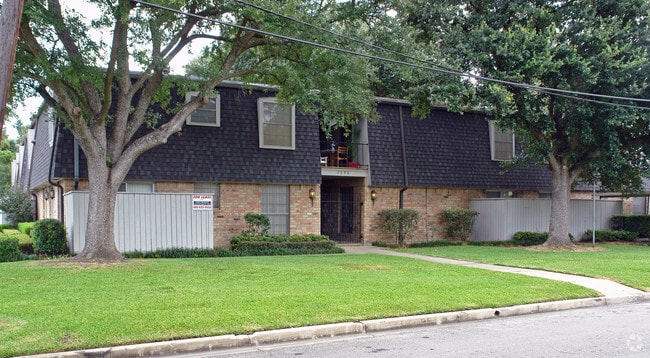 Chateau 1000, Beaumont, TX 77701 - photo 3