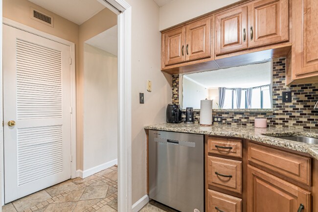 2870 Pharr Ct S NW unit 907, Atlanta, GA 30305 - photo 6