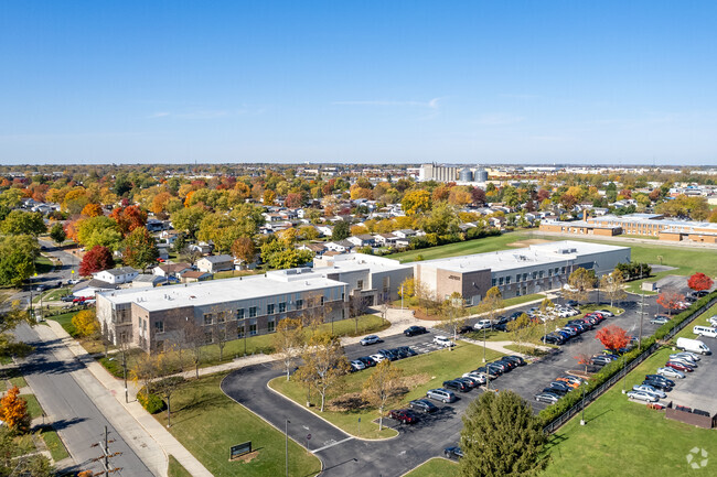 Wedgwood Middle School is a public school located in the Holly Hill neighborhood.