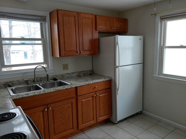 74 Main St unit 4, Yarmouth, ME 04096 - photo 4