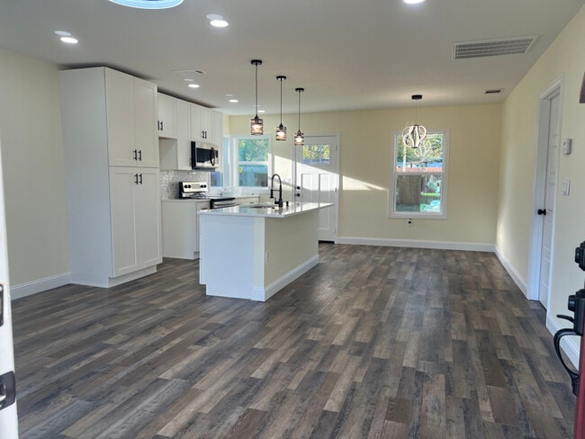 1607 Lansford Ave, Dallas, TX 75224 - photo 2