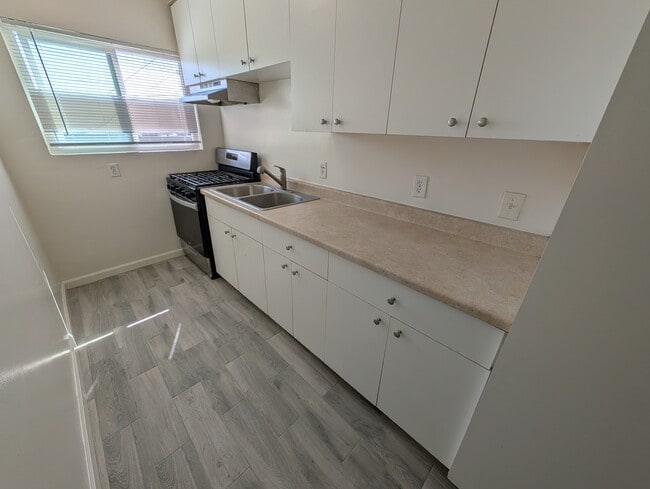 11752 Coldbrook Ave unit C, Downey, CA 90241 - photo 4