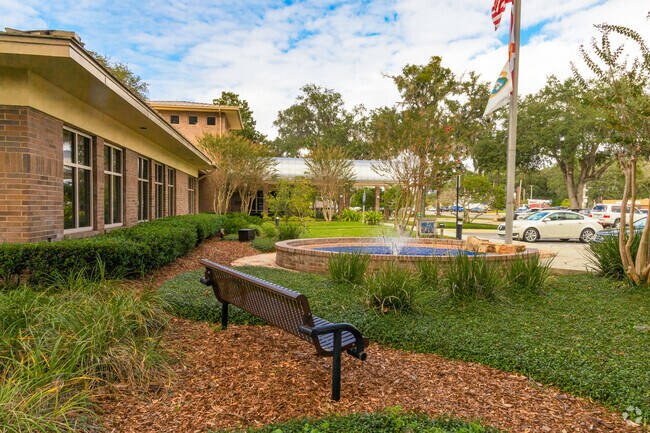 Town of Orange Park features an information center about the neighborhood of 
Orange Park.