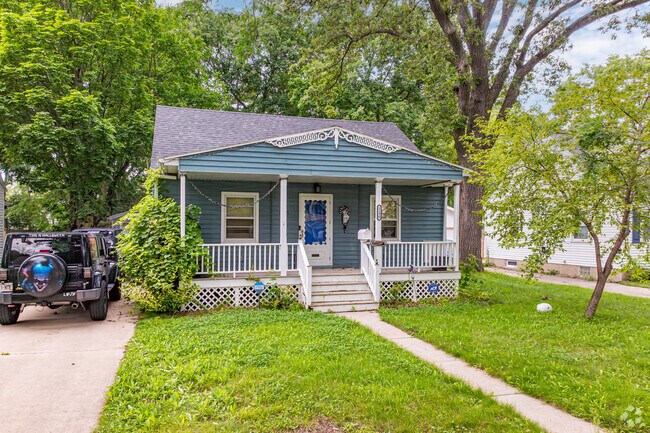 Mature trees & large porches are typical features found in Marquette Park area homes.