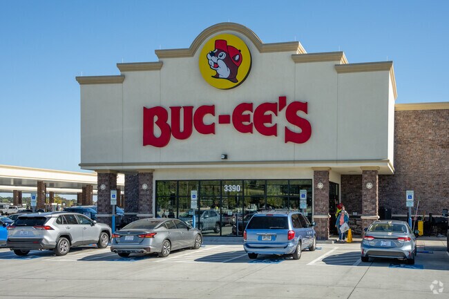 The world famous Buc-ee's is located less than 10 minutes from Quinby Estates.