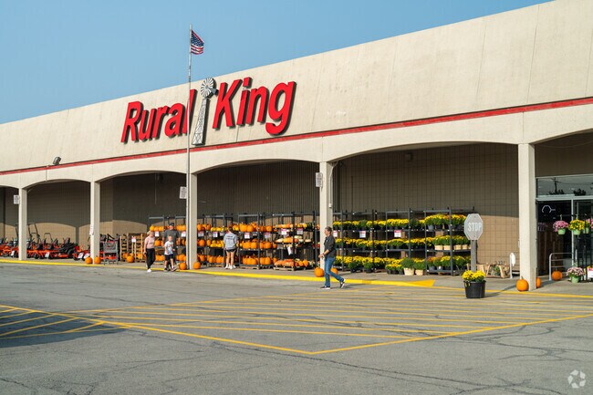 Rural King offers Greenlake residents a place to buy farm and home supplies in Decatur, IL.