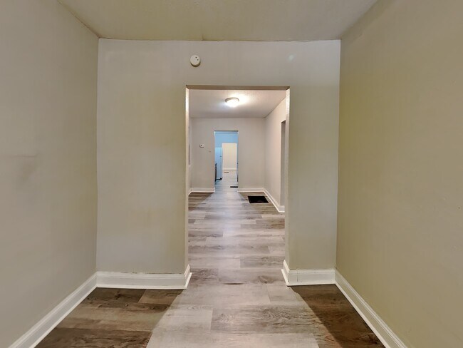 2027 W 12th St unit 2027 w 12th st Downs, Jacksonville, FL 32209 - photo 4