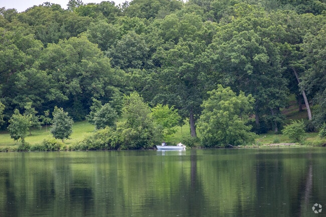 Boaters enjoy the early morning glass at Rock Cut near Argyle.