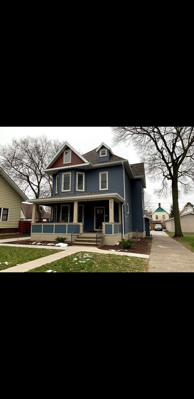 465 W 5th St Unit 2, Winona, MN 55987